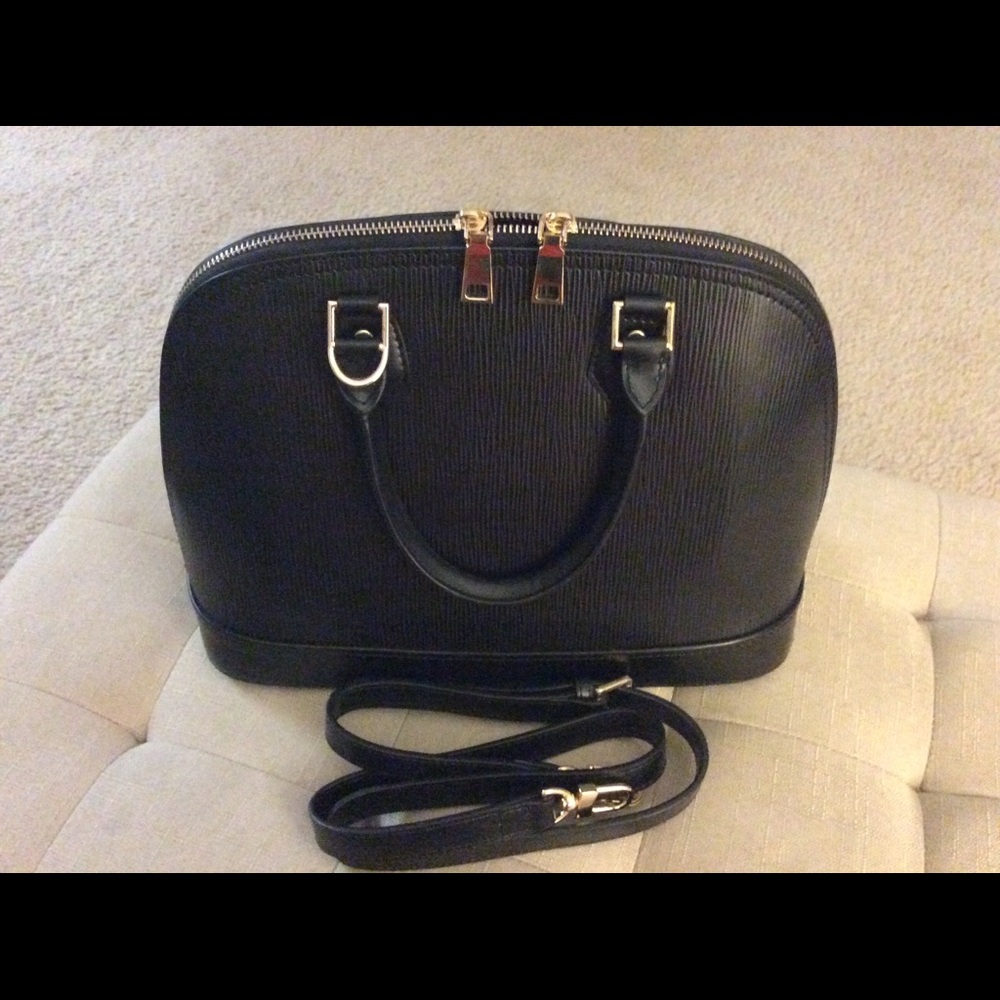 Stylish black Epi Purse
